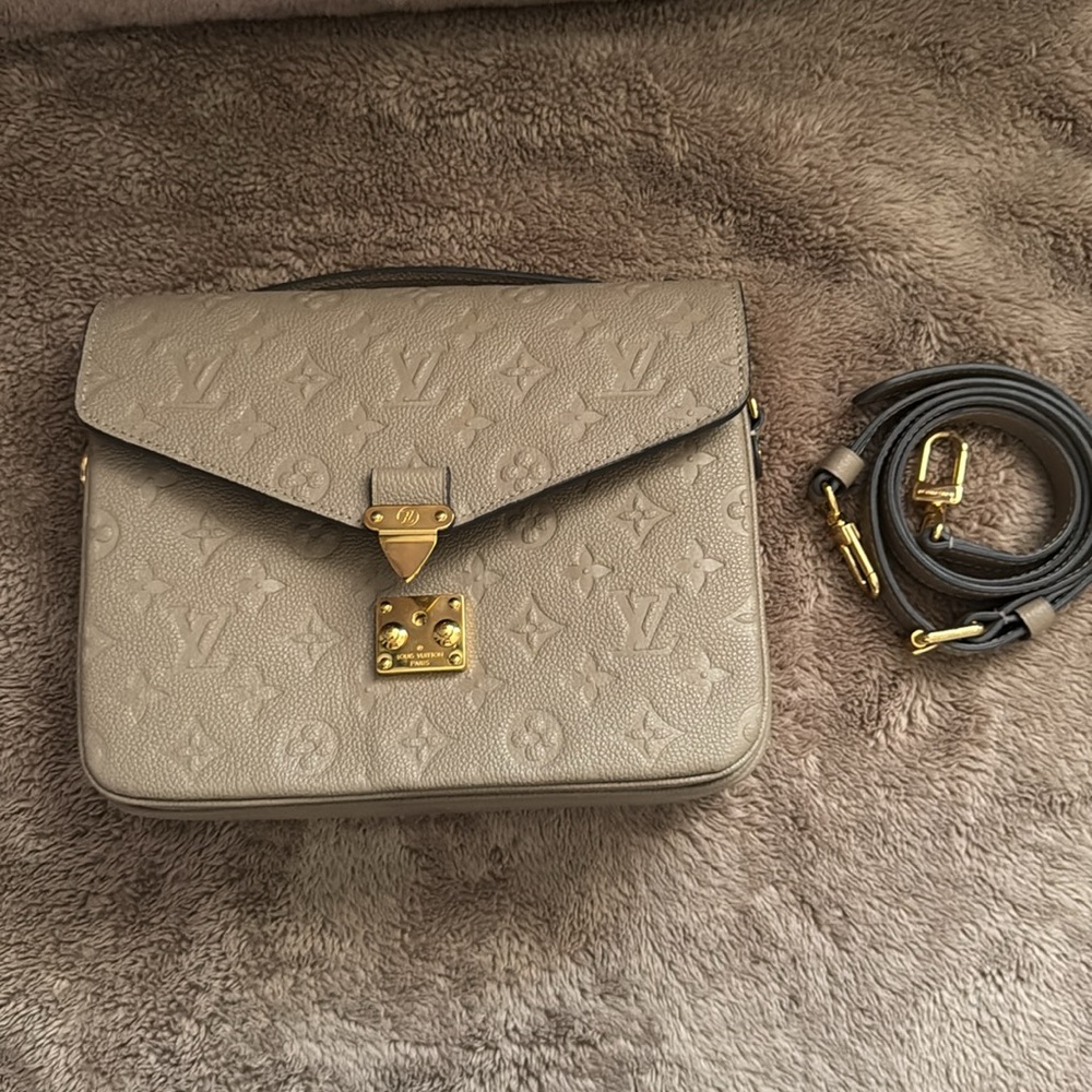 Louis Vuitton Pochette Metis